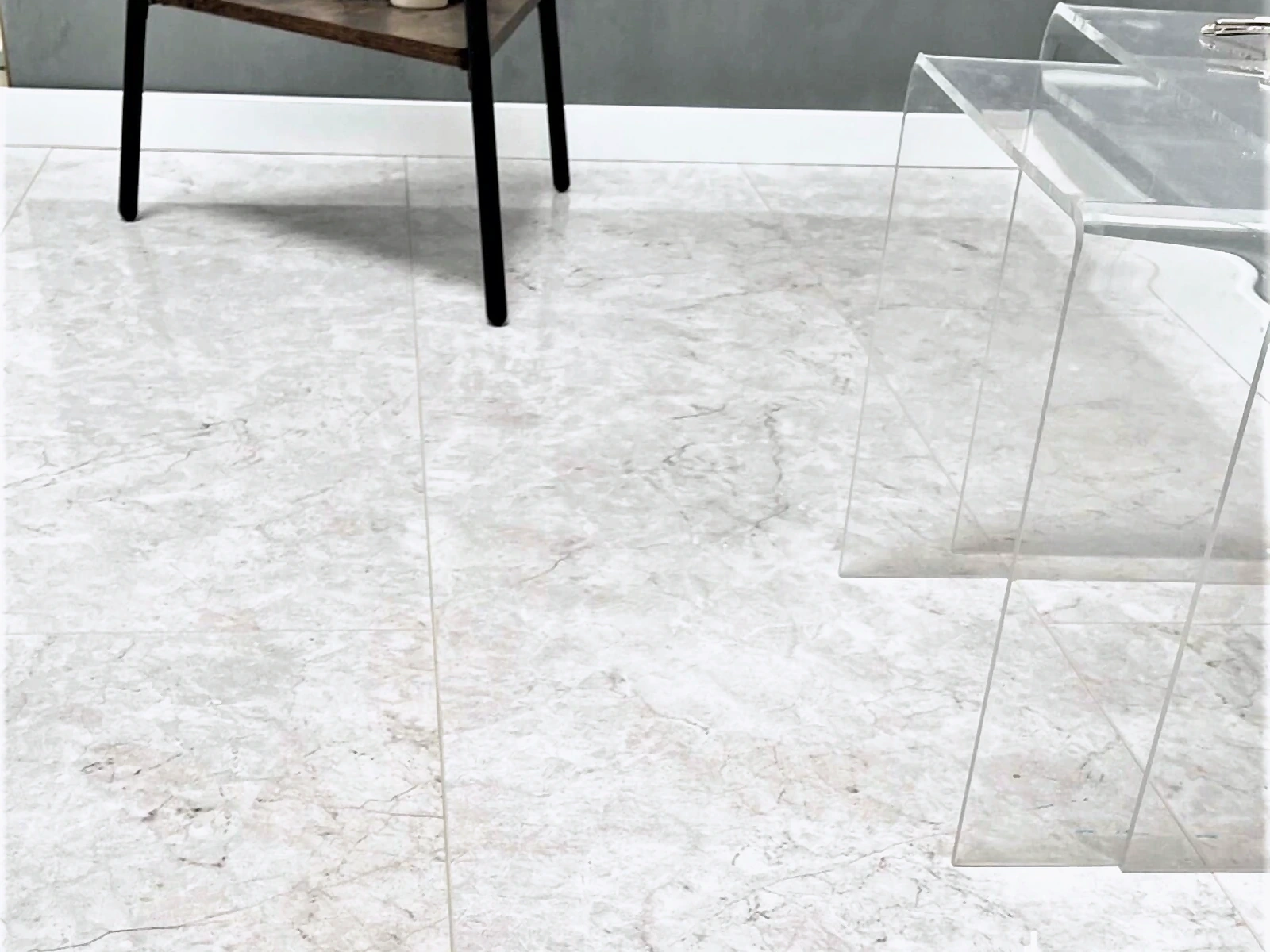 Toscano Chiaro Hochglanz-Vinyl – Produktansicht 2